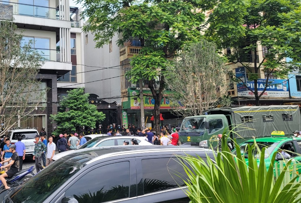 Cảnh sát khám xét nhà đại ca giang hồ 