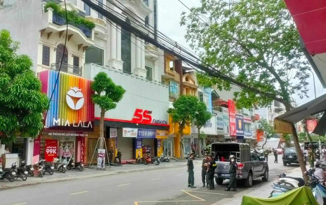 Cảnh sát khám xét nhà đại ca giang hồ 