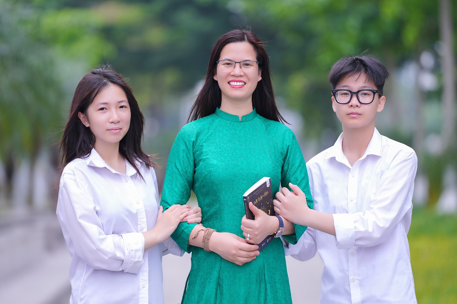 Để phòng ngừa áp lực thi cử gây ra trầm cảm, bà Lanh khuyên các bậc cha mẹ cần đồng hành cùng con trong mỗi mùa thi. Rối loạn lo âu, trầm cảm vì áp lực thi cử -0