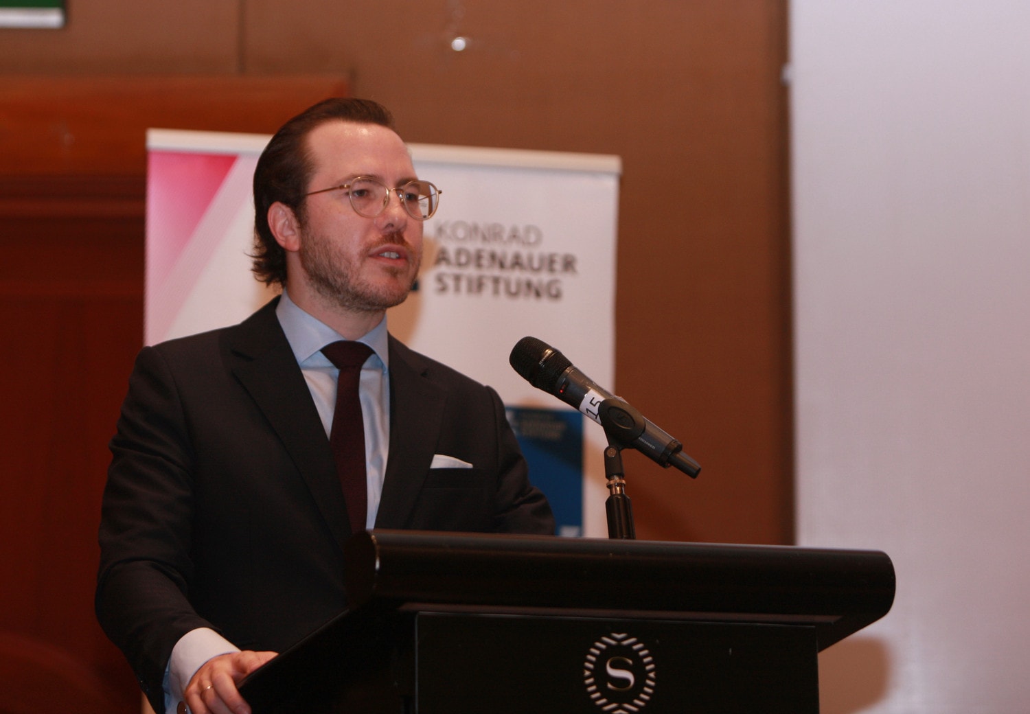 Trưởng đại diện Văn phòng KAS tại Việt Nam Florian Feyerabend Còn dư địa giảm lãi suất trong quý II năm 2023 -0
