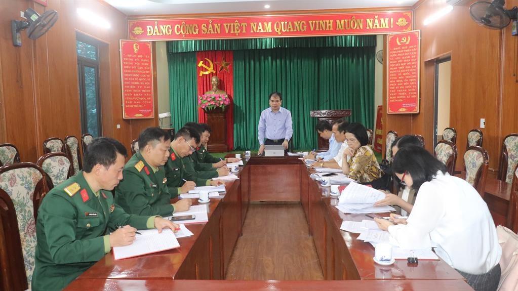 Thường trực HĐND huyện Nam Sách giám sát việc thực hiện luật nghĩa vụ quân sự và công tác tuyển chọn, gọi công dân nhập ngũ - ẢNH HOÀNG DŨNG