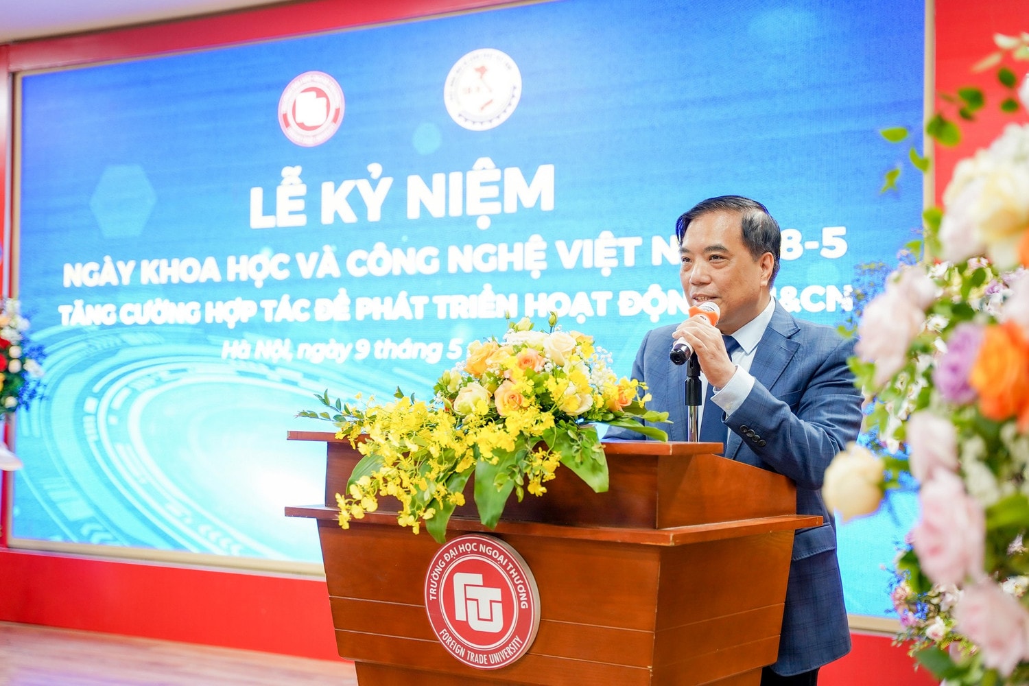 Trường Đại học Ngoại thương ra mắt và kích hoạt Cổng Sách điện tử -0