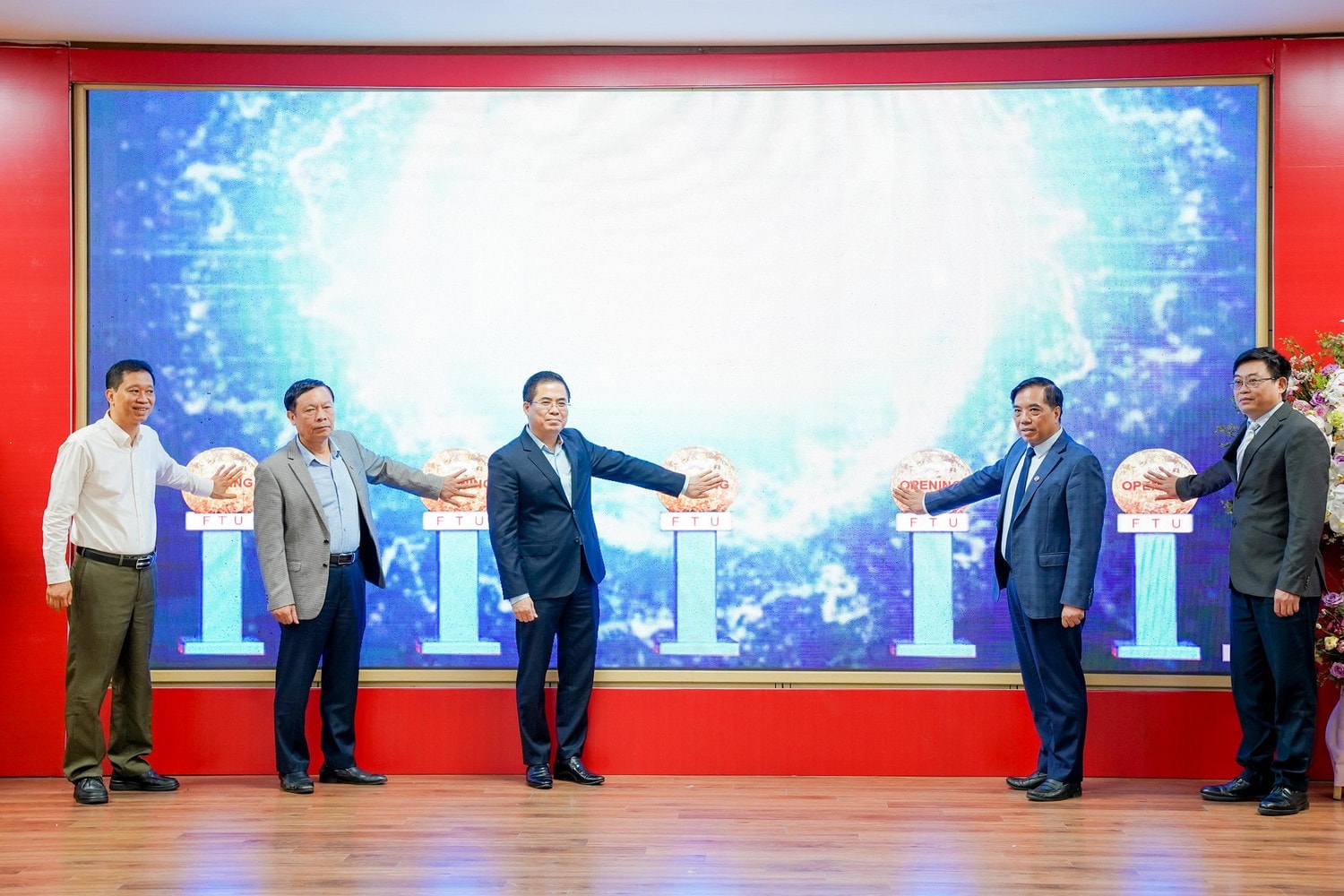 Trường Đại học Ngoại thương ra mắt và kích hoạt Cổng Sách điện tử -0