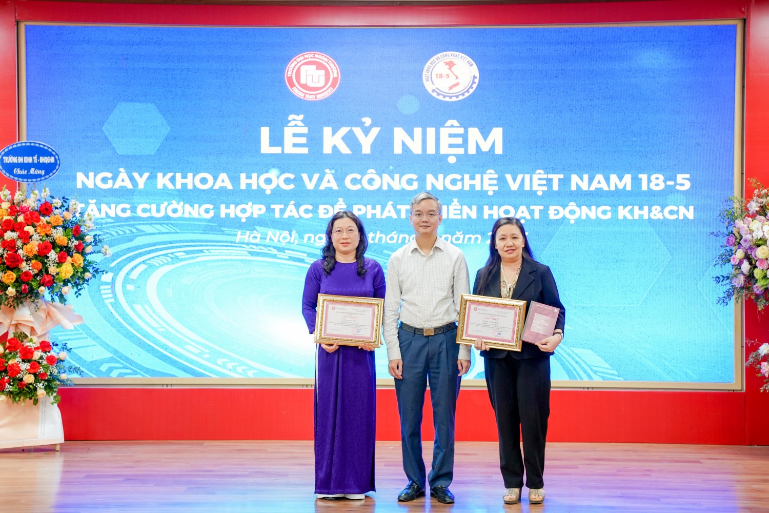 Trường Đại học Ngoại thương ra mắt và kích hoạt Cổng Sách điện tử -0