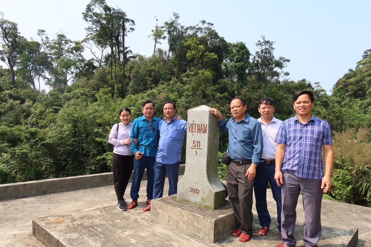 Trên đỉnh núi Cù Lân