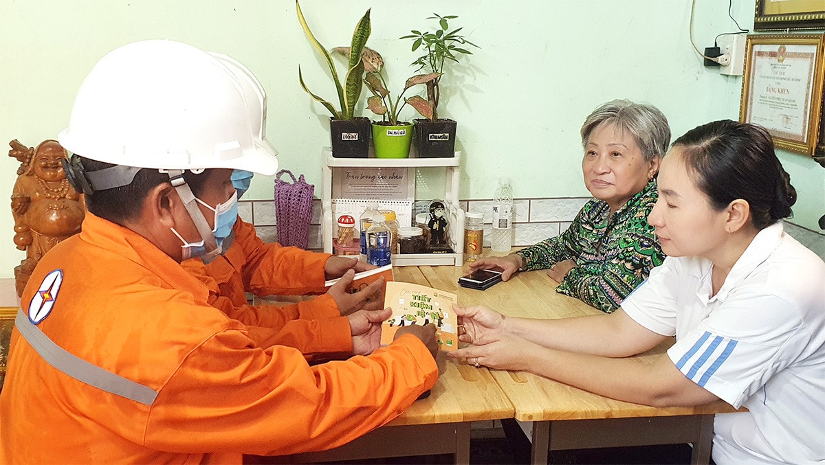 EVNHCMC: Hạn chế tối đa việc ngừng, giảm cung cấp điện ban đêm và giờ cao điểm nắng nóng -0