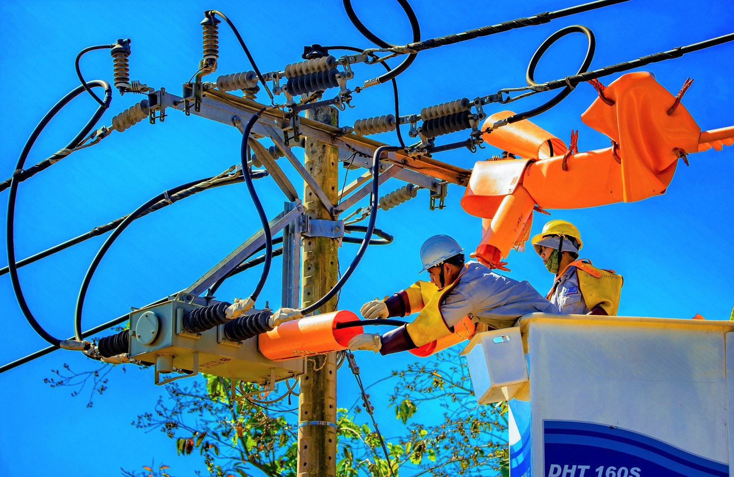 Cấp điện mùa khô 2023: EVNSPC ráo riết thực hiện các giải pháp để đảm bảo an ninh hệ thống điện -0
