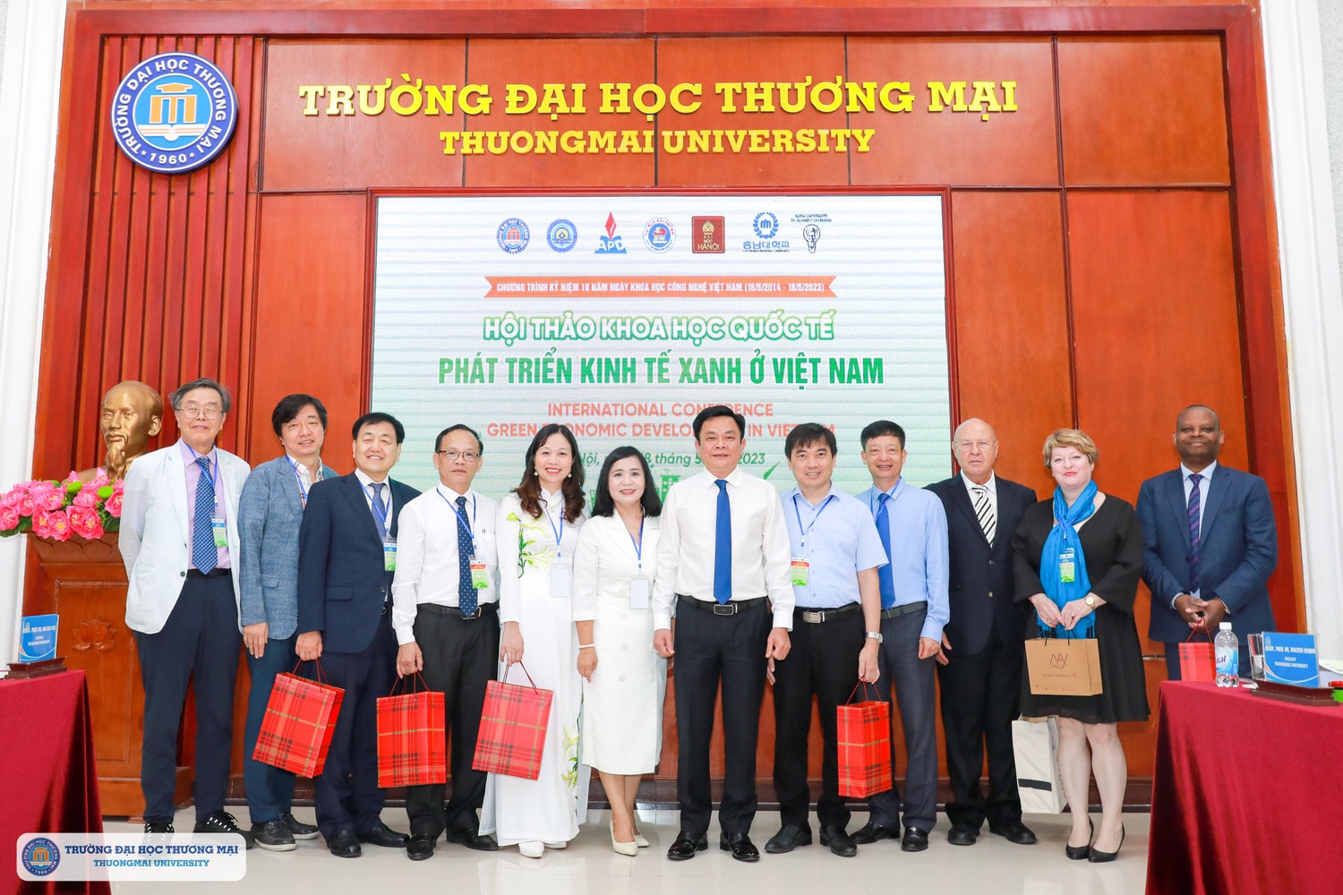 Đại học Việt Nam và nước ngoài trao đổi học thuật về “Phát triển kinh tế xanh ở Việt Nam” -0