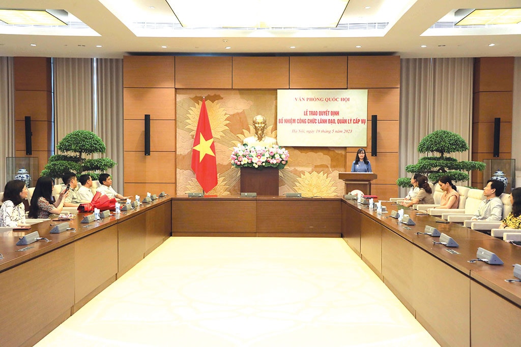 Văn phòng Quốc hội trao quyết định bổ nhiệm Phó Vụ trưởng Vụ Tài chính - Ngân sách -0