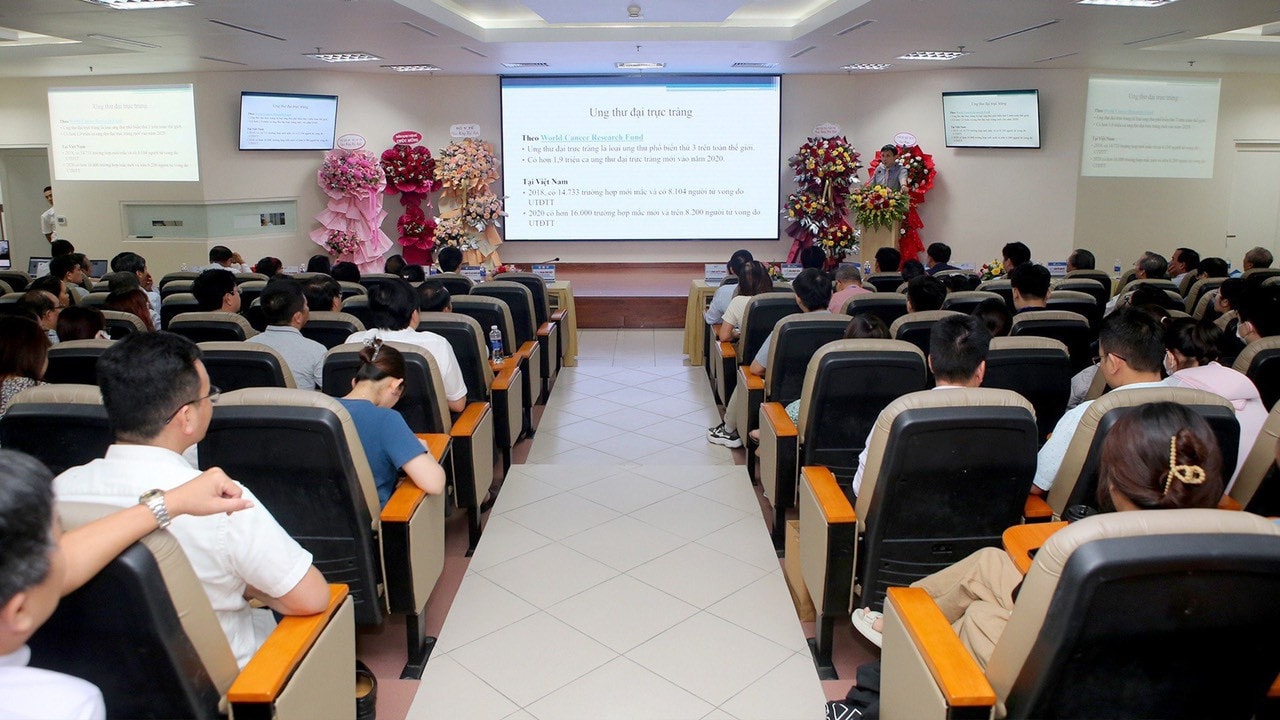 Bệnh viện Trung Ương Huế: Cập nhật những tiến bộ mới và chia sẻ kinh nghiệm trong lĩnh vực gây mê hồi sức -1