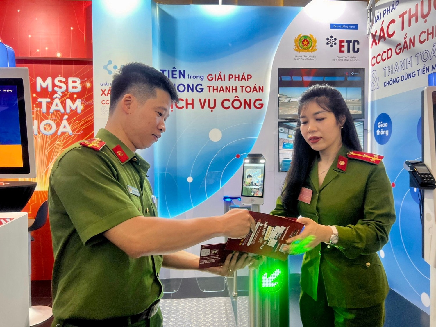 Chỉ 13-15 giây để hoàn thành thủ tục đăng ký, thanh toán viện phí -0