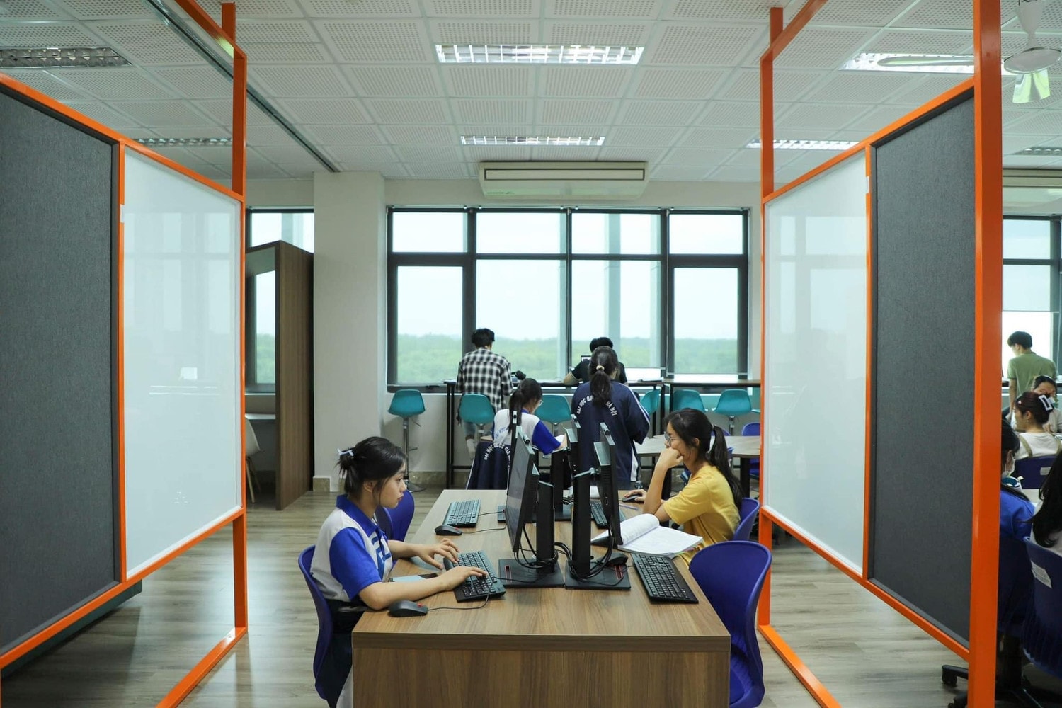 Một năm nhiều dấu ấn của Đại học Quốc gia Hà Nội tại Hòa Lạc -0