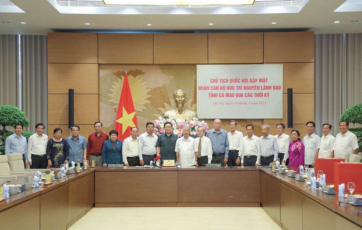 Chủ tịch Quốc hội Vương Đình Huệ gặp mặt nguyên lãnh đạo tỉnh Cà Mau -0