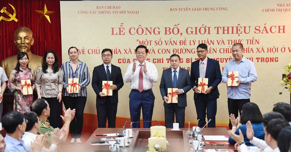 Công bố cuốn sách của Tổng Bí thư Nguyễn Phú Trọng bằng 7 ngoại ngữ -1