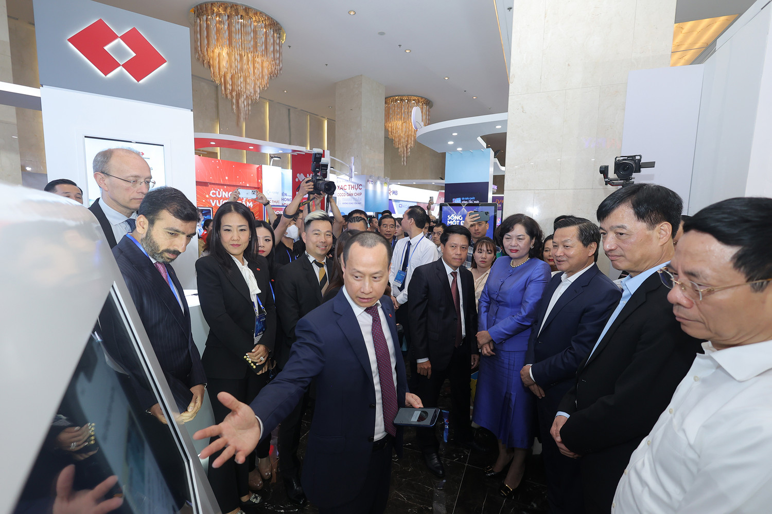 Techcombank mang đến trải nghiệm khách hàng khác biệt từ big data -0
