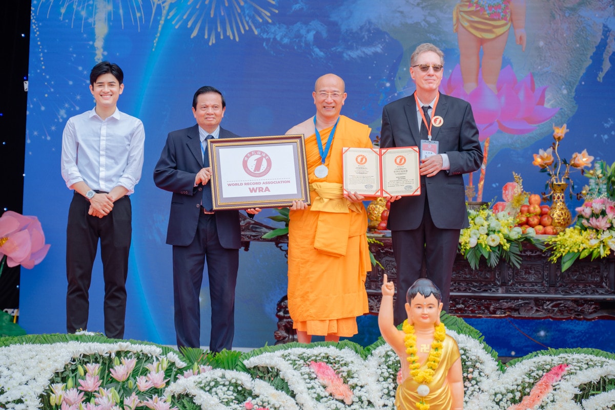 Trang nghiêm Đại lễ Phật đản chùa Ba Vàng 2023 và khánh thành Tòa giảng đường trên núi lớn nhất thế giới -0