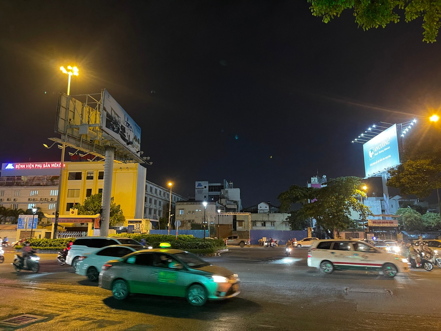 TP. Hồ Chí Minh: Tắt các bảng quảng cáo sau 22 giờ để tiết kiệm điện ảnh 4 Tắt các bảng quảng cáo sau 22 giờ để tiết kiệm điện