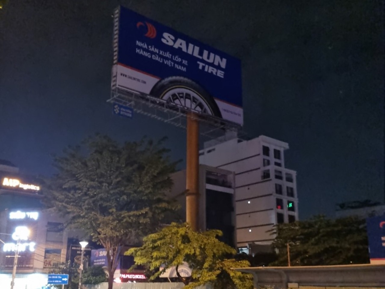 TP. Hồ Chí Minh: Tắt các bảng quảng cáo sau 22 giờ để tiết kiệm điện ảnh 2 Tắt các bảng quảng cáo sau 22 giờ để tiết kiệm điện