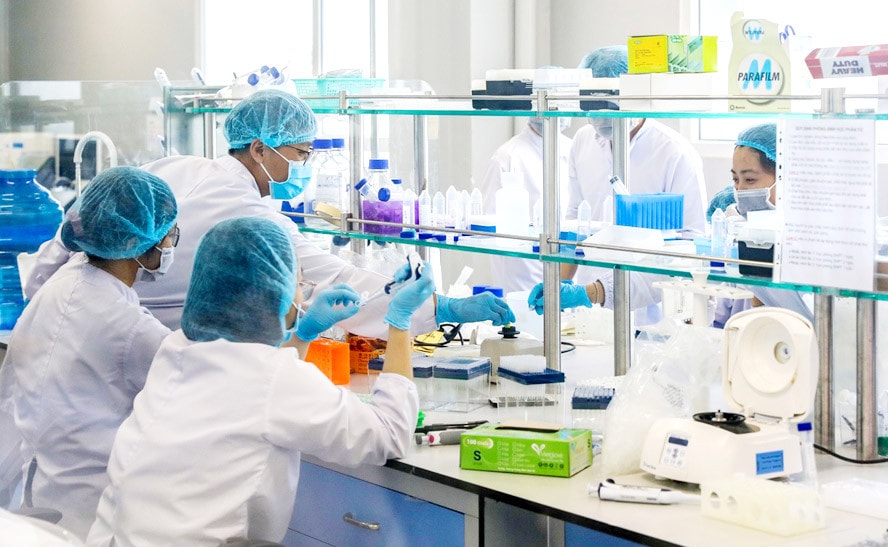 Nâng cao khả năng tiếp cận và sản xuất vắc xin trong ứng phó với đại dịch COVID-19 của Việt Nam -0