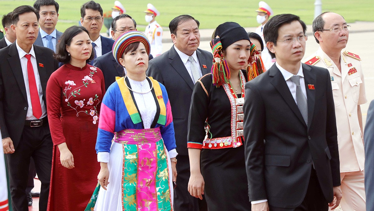 Lãnh đạo Đảng, Nhà nước, các đại biểu Quốc hội vào Lăng viếng Chủ tịch Hồ Chí Minh
