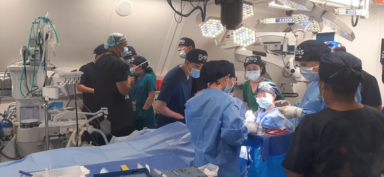 Tổ chức Orbis Quốc tế : Chuyển giao công nghệ và kỹ thuật điều trị mắt cho Cần Thơ -0