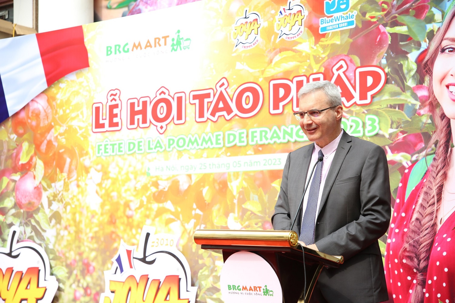 Đại sứ Pháp tại Việt Nam, ông Nicolas Warnery, phát biểu tại sự kiện Rộn ràng mua sắm tại “Lễ hội táo Pháp 2023” -0