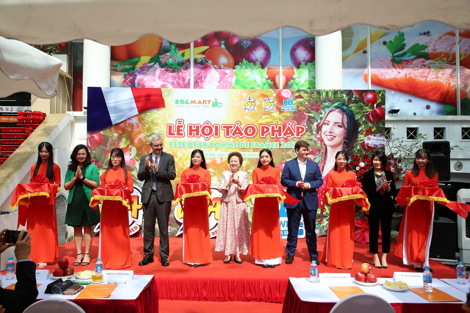 Đại biểu cắt băng khai mạc “Lễ hội táo Pháp 2023” Rộn ràng mua sắm tại “Lễ hội táo Pháp 2023” -0
