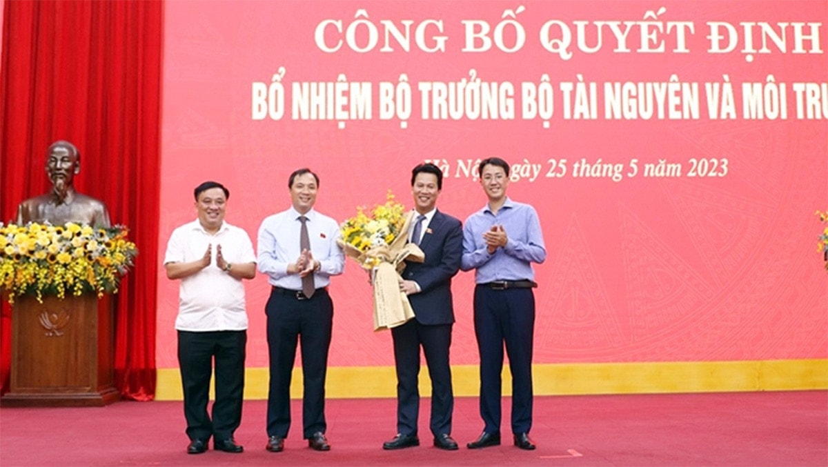 Thủ tướng Phạm Minh Chính trao quyết định bổ nhiệm tân Bộ trưởng Bộ Tài nguyên và Môi trường -6