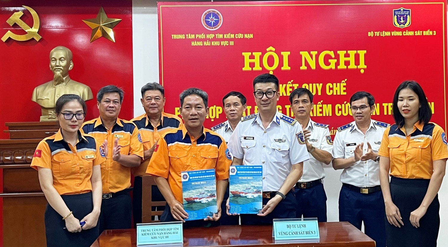 Cảnh sát biển ký kết quy chế phối hợp tìm kiếm cứu nạn trên biển với Trung tâm Phối hợp tìm kiếm cứu nạn -0