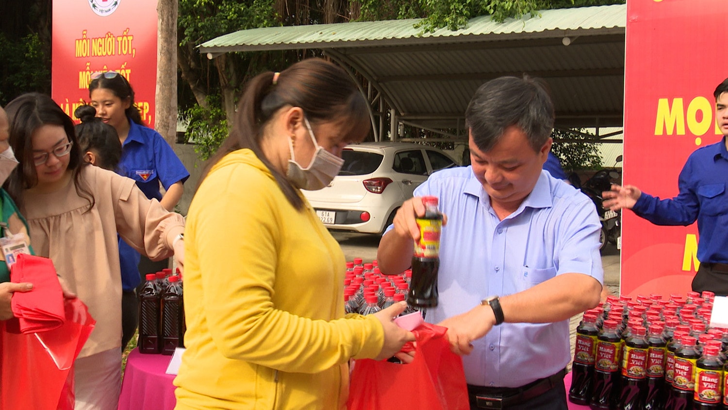 “Phiên chợ Thanh niên công nhân” thu hút hơn 10.000 công nhân lao động -0