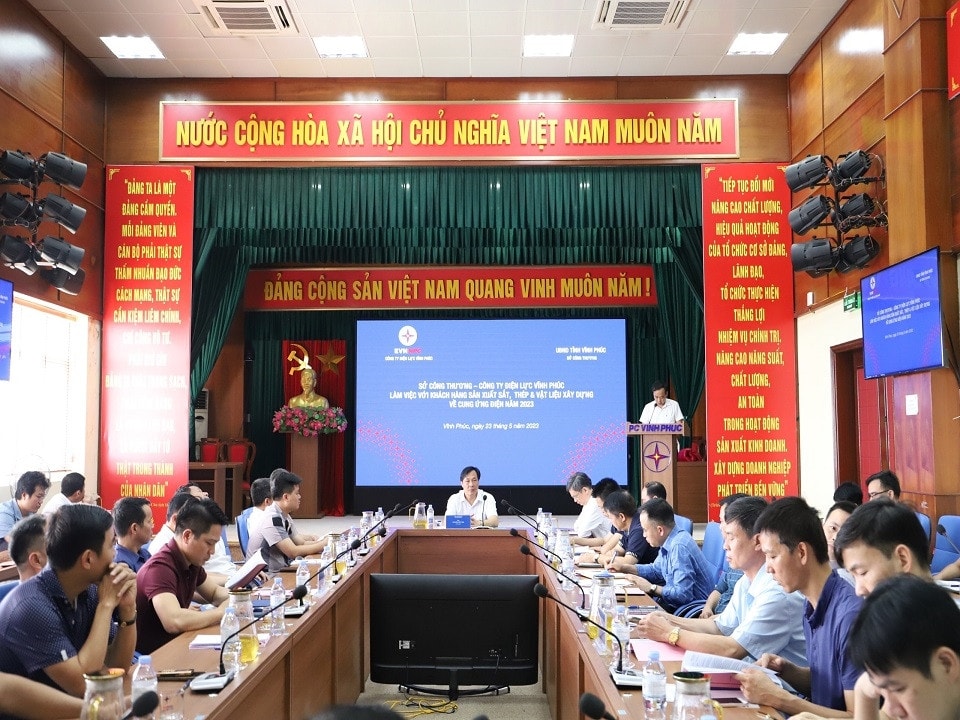 Chung tay sử dụng điện tiết kiệm, hiệu quả -0