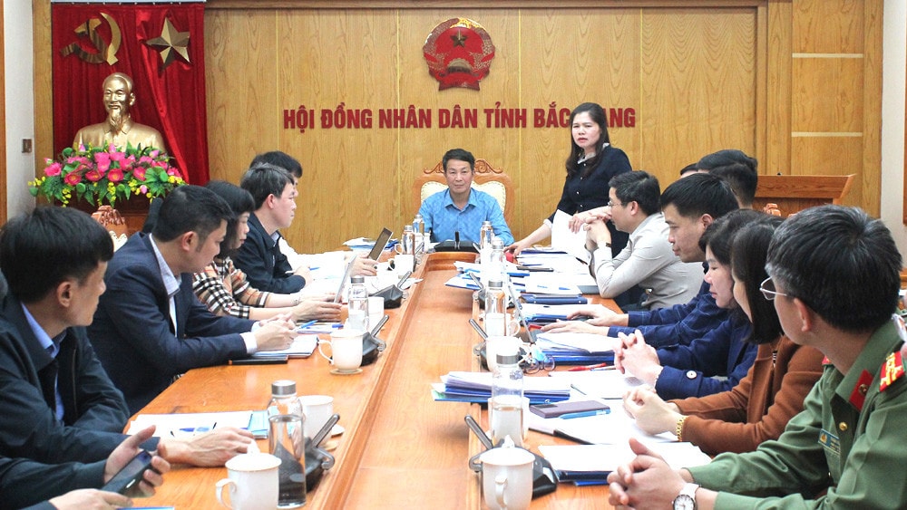 Một cuộc họp thẩm tra của Ban Kinh tế - Ngân sách HĐND tỉnh Bắc Giang - ẢNH MINH LINH