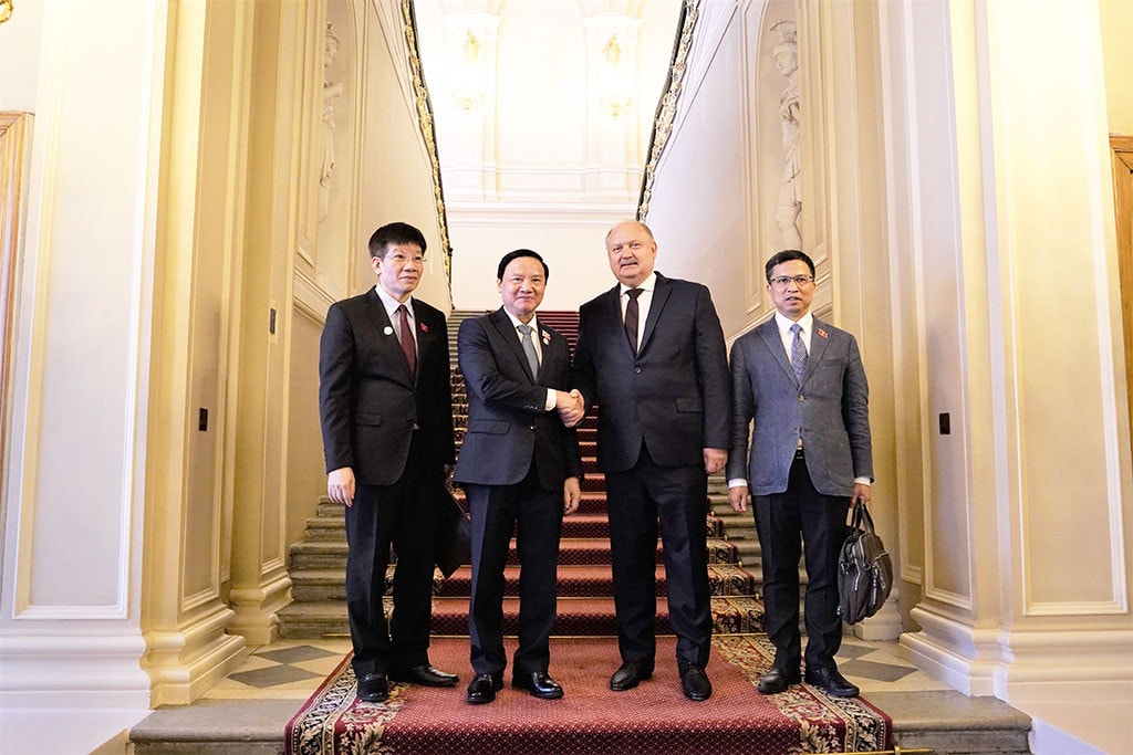 Phó Chủ tịch Quốc hội Nguyễn Khắc Định tham dự Đại hội Sinh thái quốc tế Nevsky ở St. Petersburg, Liên bang Nga -0