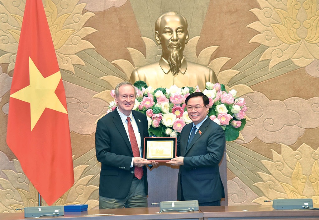 Chủ tịch Quốc hội Vương Đình Huệ tiếp Đoàn Thượng nghị sĩ Hoa Kỳ -0