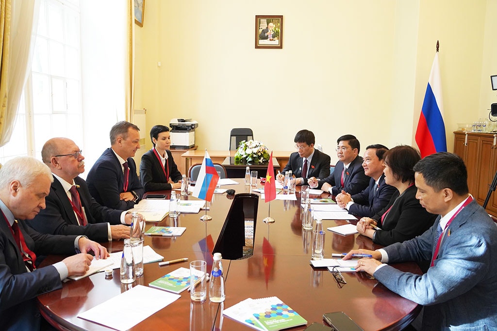 Phó Chủ tịch Quốc hội Nguyễn Khắc Định tham dự Đại hội Sinh thái quốc tế Nevsky ở St. Petersburg, Liên bang Nga -0