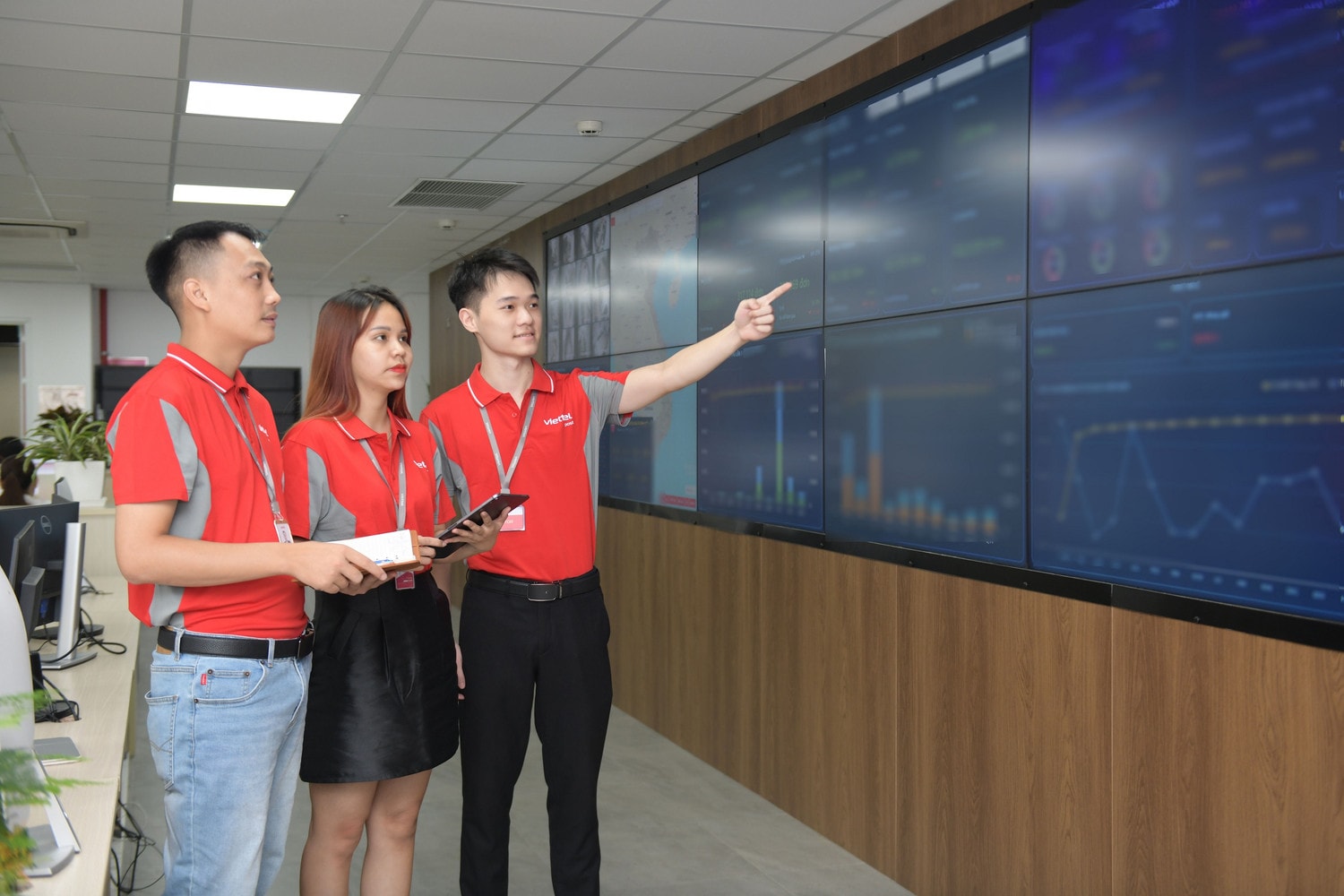 Hệ thống NOC được ví như "mắt thần" của Viettel Post Viettel Post - đơn vị Logistics duy nhất tại Việt Nam đạt giải Vàng IT World Awards 2023 -0