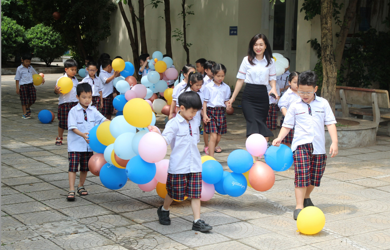 Trường tiểu học Đô thị Sài Đồng khen thưởng giáo viên, học sinh tiêu biểu -0