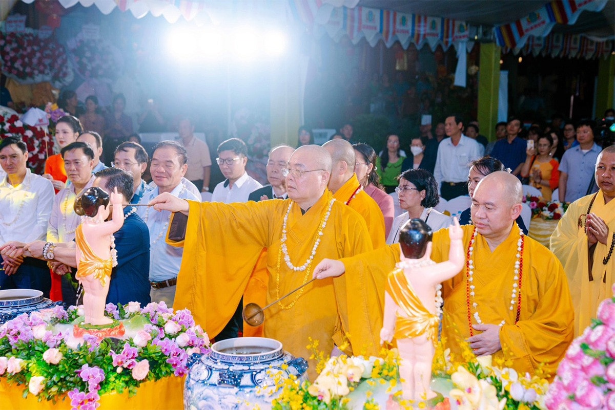Chùa Linh Sơn Đại Phúc kính mừng Đại lễ Phật đản -1
