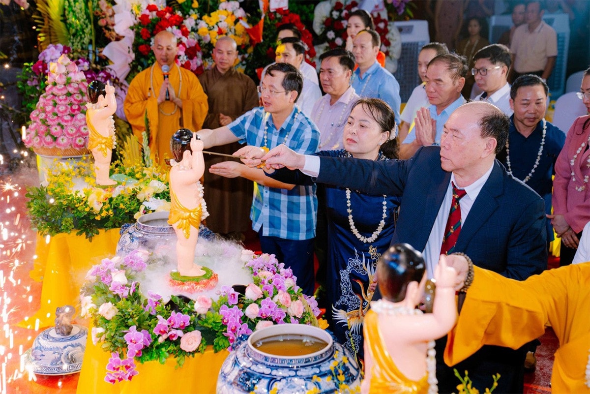 Chùa Linh Sơn Đại Phúc kính mừng Đại lễ Phật đản -0