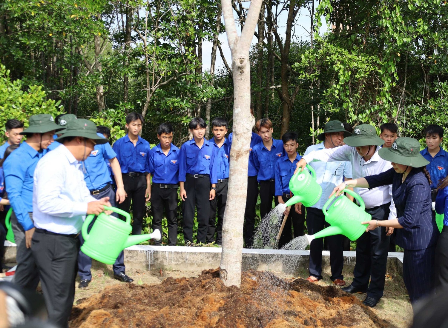 Phó Chủ tịch nước Võ Thị Ánh Xuân dự Lễ ra quân Thanh niên tình nguyện Hè ở Cà Mau -0
