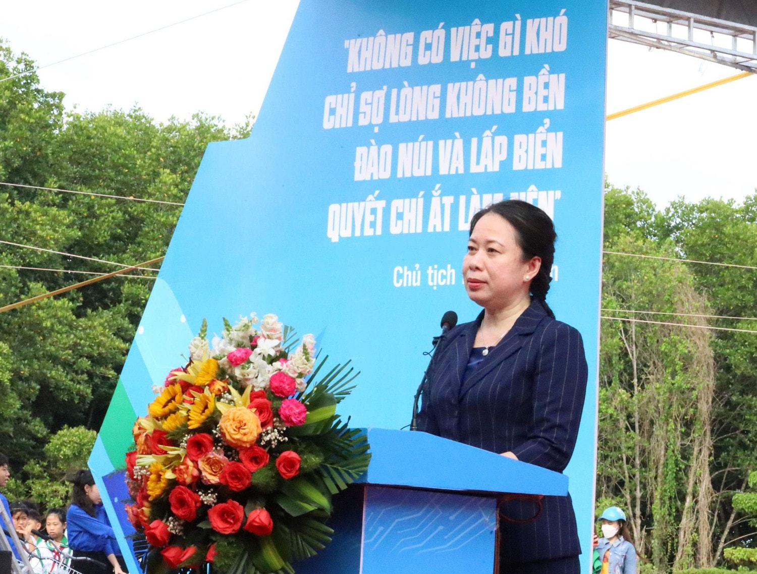 Phó Chủ tịch nước Võ Thị Ánh Xuân dự Lễ ra quân Thanh niên tình nguyện Hè ở Cà Mau