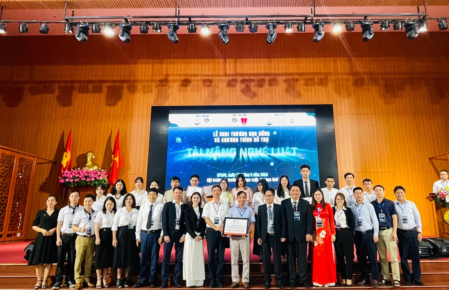 Khai trương học bổng và chương trình hỗ trợ tài năng nghề luật -0