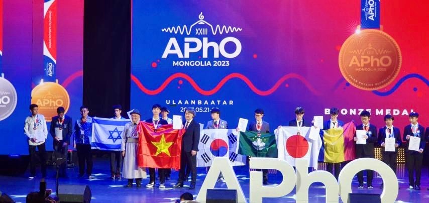 8/8 học sinh Việt Nam đoạt giải tại Olympic Vật lí Châu Á - Thái Bình Dương -0