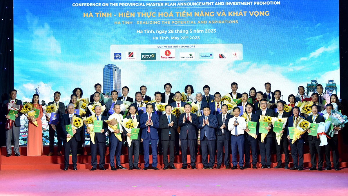 Chủ tịch Quốc hội Vương Đình Huệ: Biến thách thức thành khát vọng phát triển, sớm xây dựng Hà Tĩnh thành tỉnh khá -2