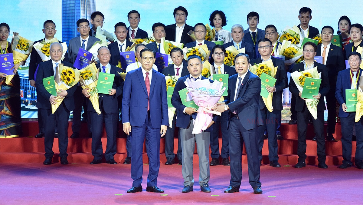 Chủ tịch Quốc hội Vương Đình Huệ: Biến thách thức thành khát vọng phát triển, sớm xây dựng Hà Tĩnh thành tỉnh khá -4