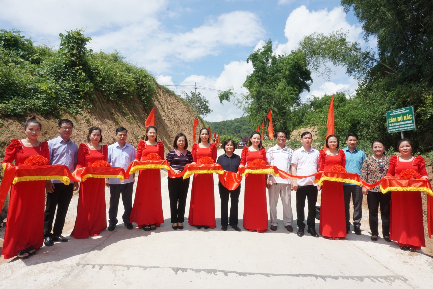 Phụ huynh, học sinh Trường Ngôi sao Hà Nội hỗ trợ xây 4 cây cầu cho vùng khó khăn -0