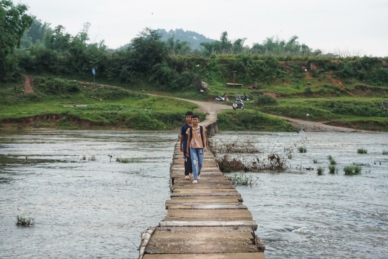 Phụ huynh, học sinh Trường Ngôi sao Hà Nội hỗ trợ xây 4 cây cầu cho vùng khó khăn -0