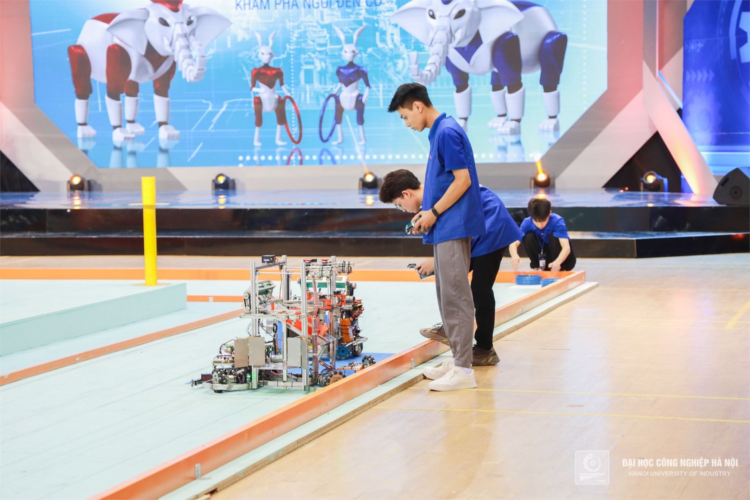 Trường Đại học Công nghiệp Hà Nội vô địch cuộc thi Robocon Việt Nam 2023 -0