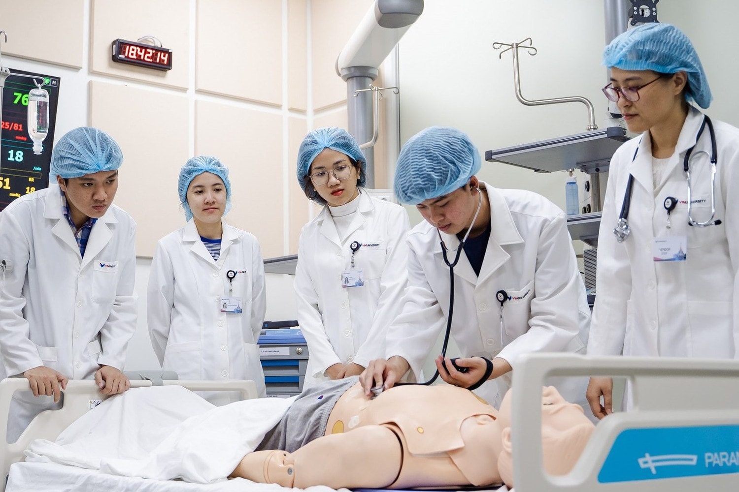 Bối cảnh già hóa dân số và cơ hội rộng mở cho nghề điều dưỡng -0