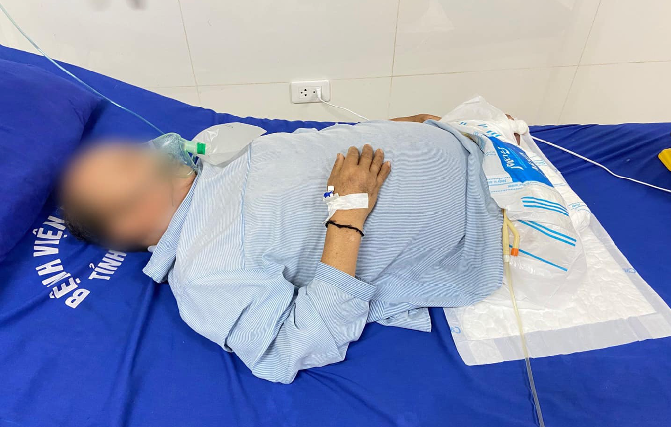 Tự ý uống thuốc nam, người đàn ông bị mất 2 chân -0